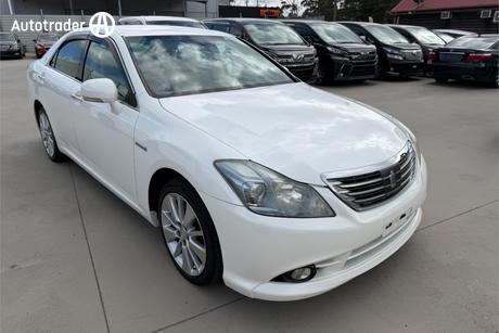 White 2009 Toyota Crown Sedan HYBRID