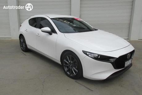 White 2022 Mazda 3 Hatchback G20 Evolve