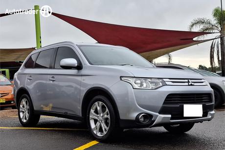 Silver 2014 Mitsubishi Outlander Wagon Es (4X4)