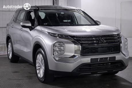 Silver 2024 Mitsubishi Outlander Wagon Es 7 Seat (2Wd)