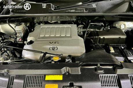 Silver 2010 Toyota Kluger Wagon Grande (Fwd)