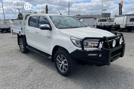 White 2018 Toyota Hilux Double Cab Pick Up Sr5 (4X4)