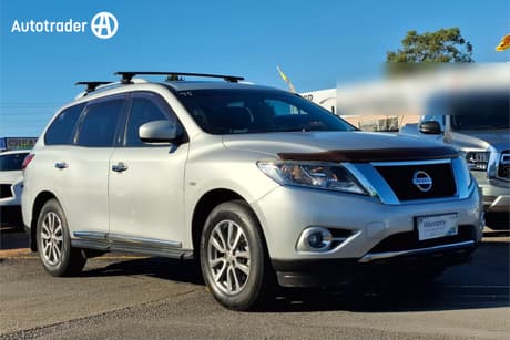 Silver 2017 Nissan Pathfinder Wagon St-L (4X4)