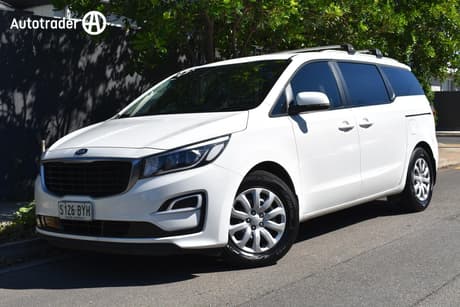 White 2018 Kia Carnival Wagon S