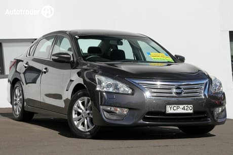 Grey 2013 Nissan Altima Sedan St