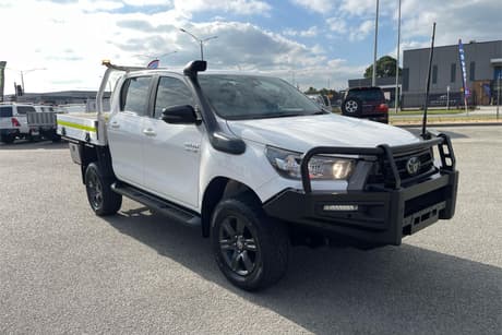 White 2022 Toyota Hilux Double Cab Chassis Sr (4X4)