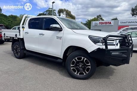 White 2023 Toyota Hilux Double Cab Chassis Sr5 (4X4)