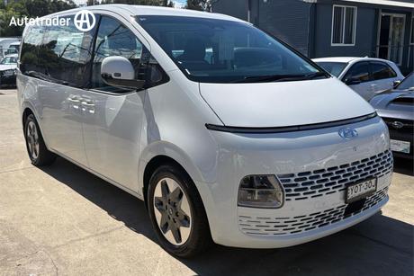 White 2024 Hyundai Staria Wagon