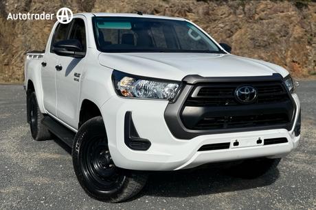 White 2020 Toyota Hilux Double Cab Pick Up Sr (4X4)