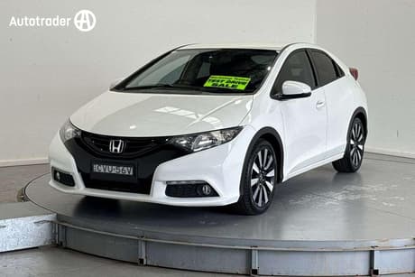White 2014 Honda Civic Hatchback Vti-Ln