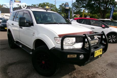 White 2013 Mitsubishi Challenger Wagon (4X4)