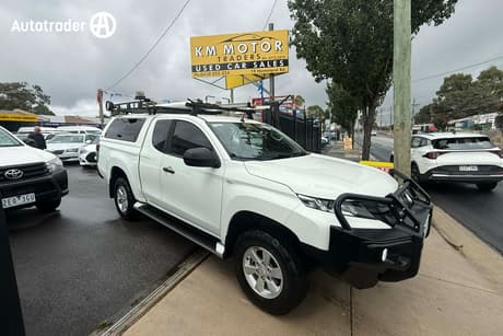 White 2019 Mitsubishi Triton Club Cab Pickup Glx Plus (4X4)