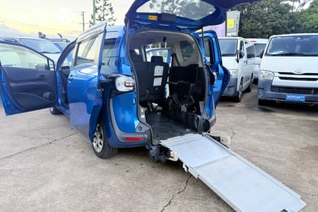 Blue 2017 Toyota Sienta Wagon