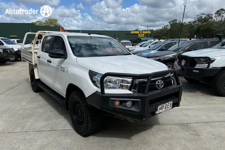 White 2018 Toyota Hilux Double Cab Chassis Sr (4X4)