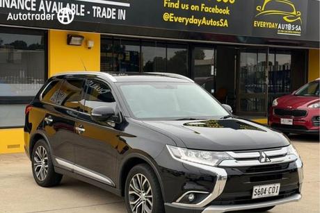 Black 2016 Mitsubishi Outlander Wagon Exceed (4X4)