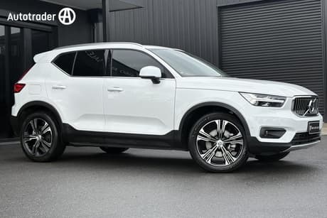 White 2022 Volvo XC40 Wagon T4 Inscription (Awd)
