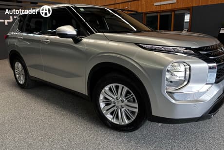 Silver 2023 Mitsubishi Outlander Wagon Es 5 Seat (Awd)