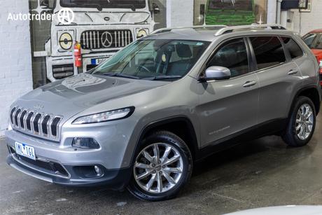 Silver 2015 Jeep Cherokee Wagon Limited (4X4)
