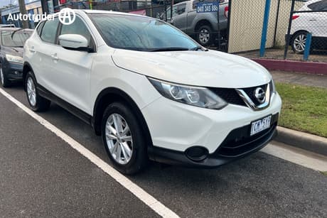 White 2014 Nissan Qashqai Wagon St (4X2)