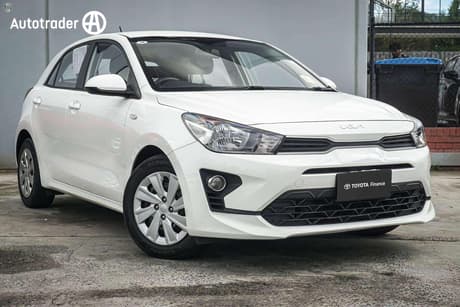 White 2021 Kia RIO Hatchback S