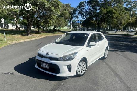White 2017 Kia RIO Hatchback S