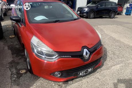 Red 2014 Renault Clio Hatchback Expression