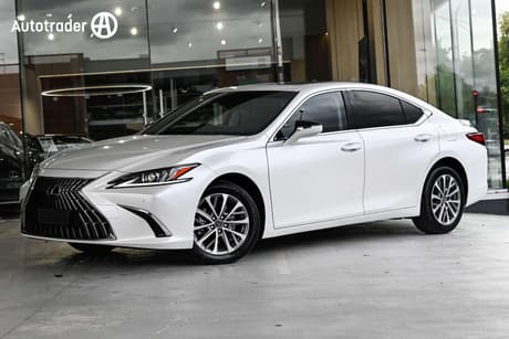 White 2024 Lexus ES300H Sedan Luxury (Hybrid)
