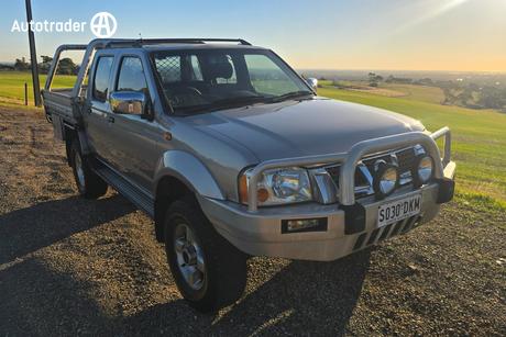 Grey 2005 Nissan Navara Dual Cab Pick-up St-R (4X4)