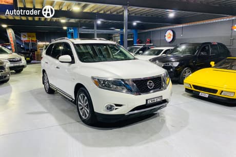 White 2015 Nissan Pathfinder Wagon St-L (4X4)