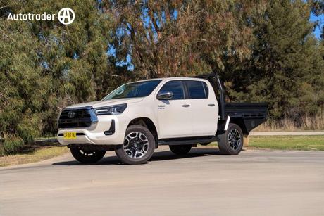 White 2021 Toyota Hilux Double Cab Chassis Sr5 (4X4)
