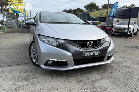 Silver 2013 Honda Civic Hatchback Vti-L