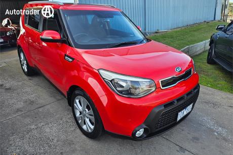 Red 2014 Kia Soul Hatchback Si