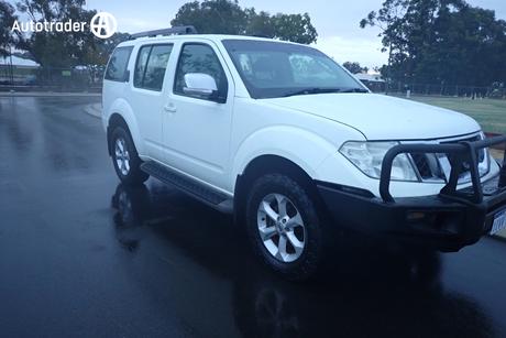 White 2010 Nissan Pathfinder Wagon St-L (4X4)