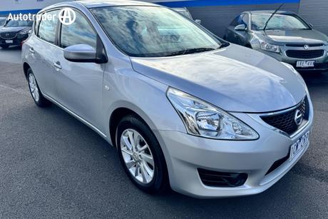 Silver 2014 Nissan Pulsar Hatchback St