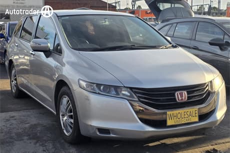 Silver 2011 Honda Odyssey Wagon