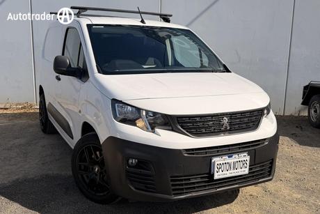 White 2019 Peugeot Partner Commercial 110 THP STANDARD (L1)