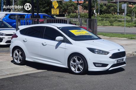 White 2016 Ford Focus Hatchback Titanium
