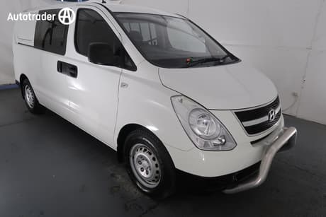 White 2009 Hyundai Iload Van Crew