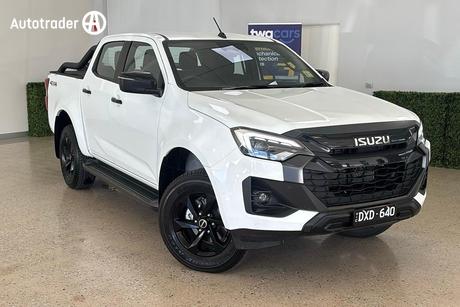 White 2025 Isuzu D-MAX Crew Cab Utility Ls-M (4X4)
