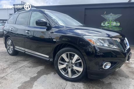 Black 2013 Nissan Pathfinder Wagon Ti (4X4)