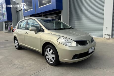 Beige 2009 Nissan Tiida Hatchback St