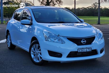 White 2015 Nissan Pulsar Hatchback St