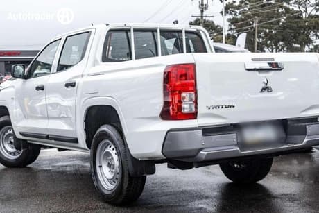 White 2026 Mitsubishi Triton Double Cab Pick Up Glx-R (4X4) 1T Payload