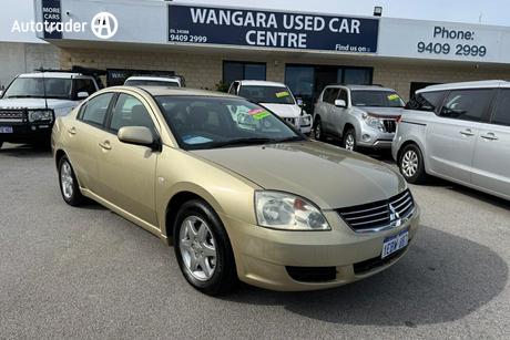 Gold 2006 Mitsubishi 380 Sedan