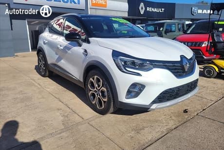 Black 2022 Renault Captur Wagon Intens