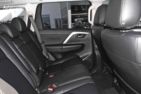 White 2025 Mitsubishi Pajero Sport Wagon Exceed (4Wd) 7 Seat