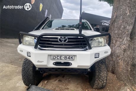 White 2015 Toyota Hilux Dual Cab Pick-up Sr (4X4)