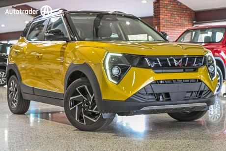 2025 Mahindra Xuv 3Xo Ax7L