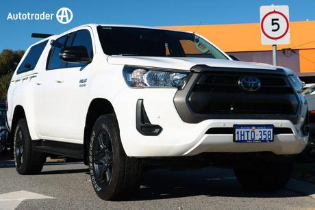 2022 Toyota Hilux Sr (4X4) Gun126R