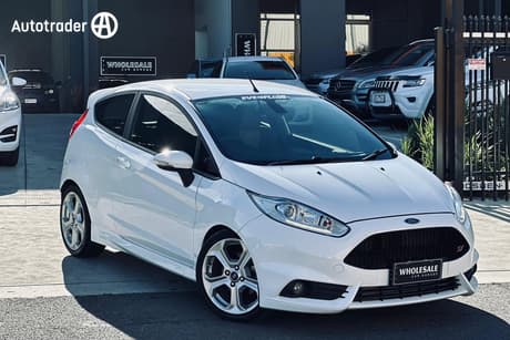 White 2015 Ford Fiesta Hatchback St